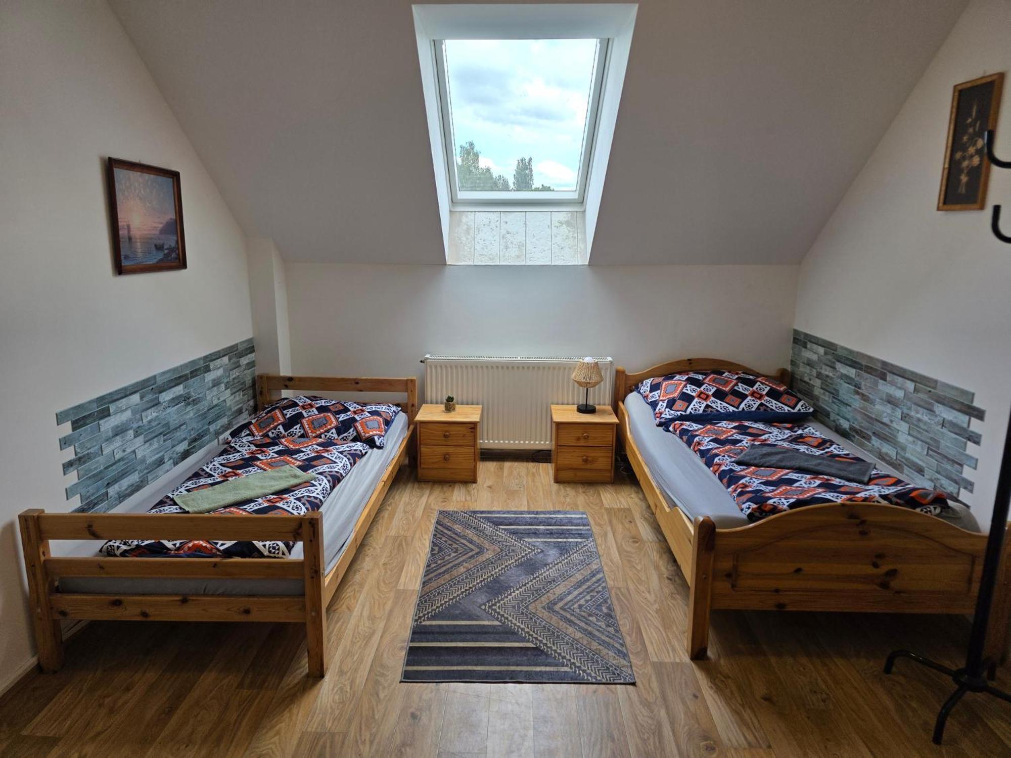 Farm Stay Nh Stables Nyrany Eksteriør billede
